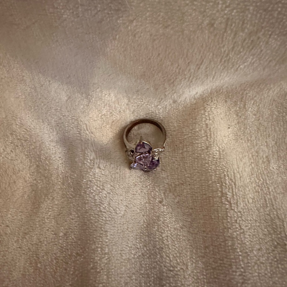 Rare VintageElegant Purple Gemstone Ring - Picture 3 of 3